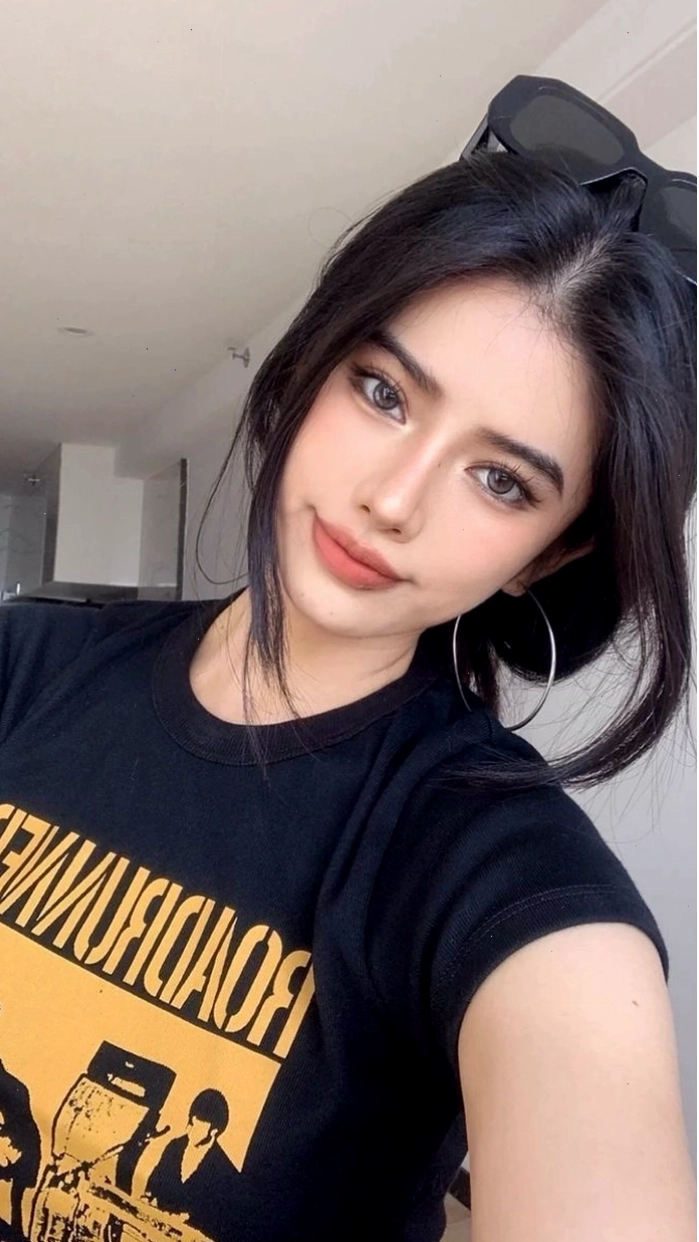 Phong cách sexy tinh giản của người đẹp châu Âu