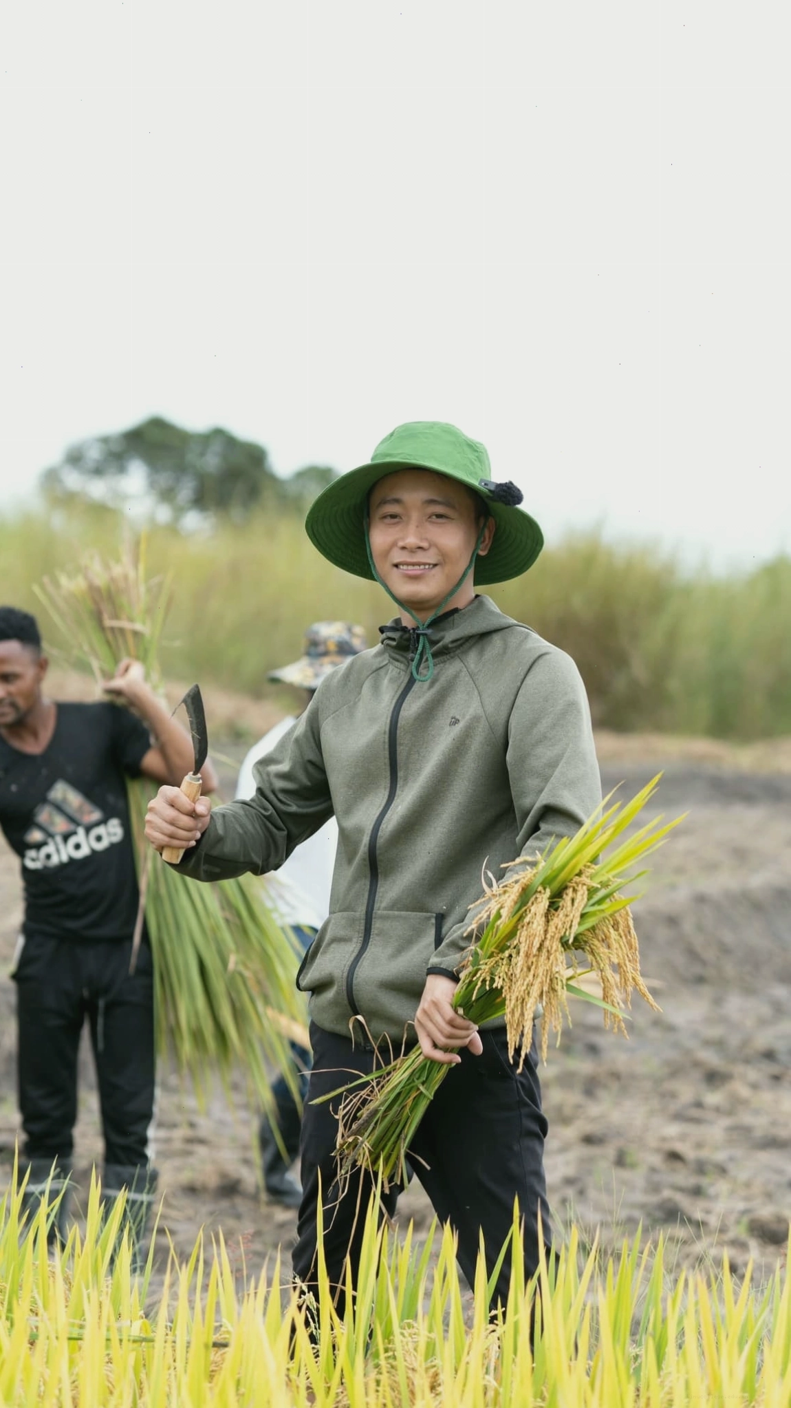 Quang Linh Vlog chia sẻ về cuộc sống và công việc tại Angola