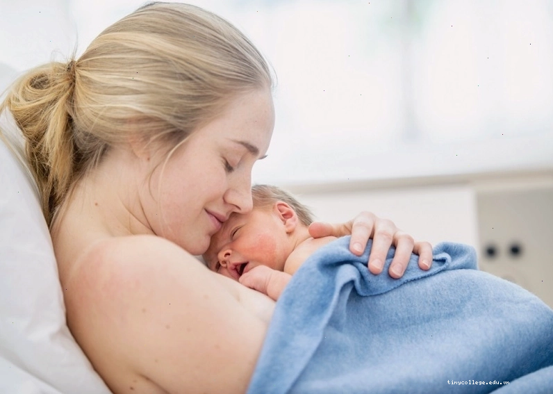 Theo dõi sức khỏe chặt chẽ sau sinh giúp phát hiện sớm biến chứng sót rau thai