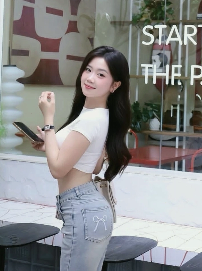 Vẻ đẹp nổi bật của gái xinh Việt Nam qua ánh nhìn cuốn hút