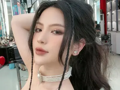 Khám phá vẻ đẹp của Chu Thanh Huyền qua những bức ảnh