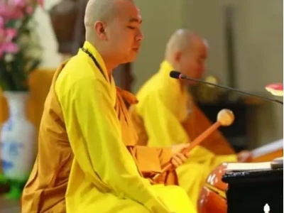 Giải Mã Giấc Mơ: Nằm Mơ Thấy Nói Chuyện Với Sư Thầy