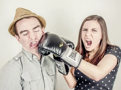Giải Mã Giấc Mơ Thấy Người Ta Đánh Mình: Điềm Tốt Hay Xấu?